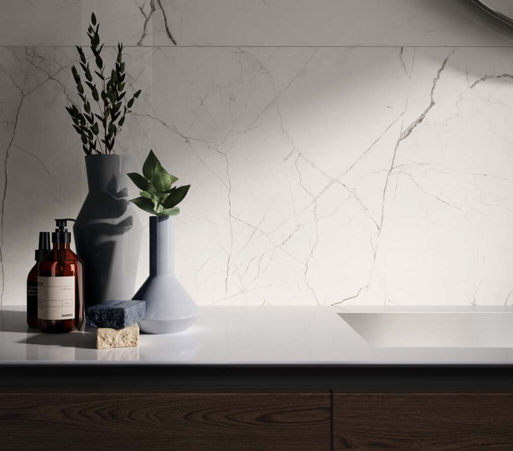 Интерьер с плиткой BLU AQ6 260 LP Imola Ceramica