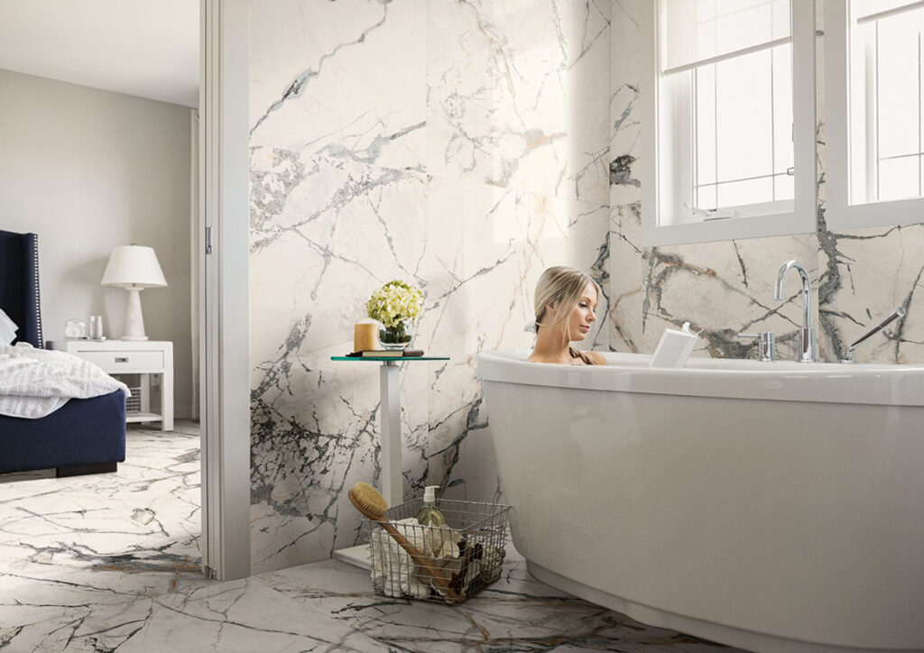 Интерьер с плиткой BLU AQ6 260 LP Imola Ceramica