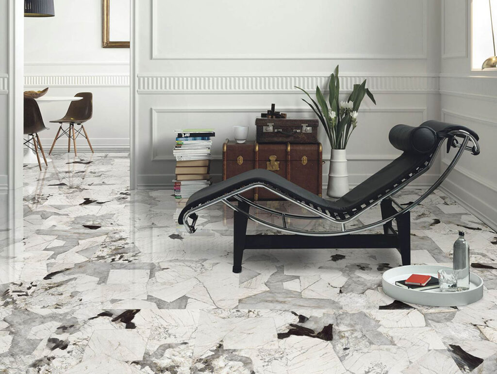 Интерьер с плиткой BLU AQ6 260 LP Imola Ceramica